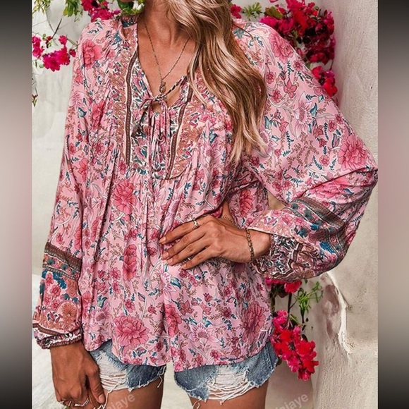 BellanBlue Tops - Boho Floral Print neck tie blouse